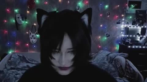 Snapshot of ari_corn chatting on 11.28.25 Ahri online show from 11.28.25