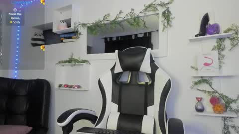 ari lauren online show from 02.19.26