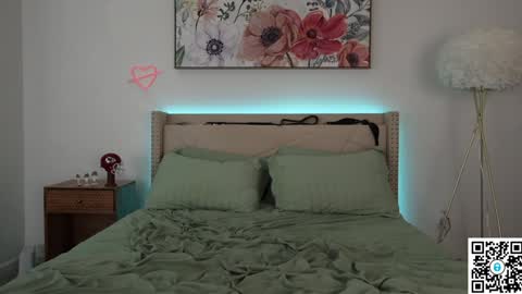 Snapshot of ari_lovexo chatting on 12.15.24 Ari and Penn online show from 12.15.24