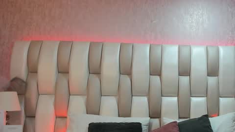 Snapshot of ari_lynn_ chatting on 12.22.25 ari_lynn_ online show from 12.22.25