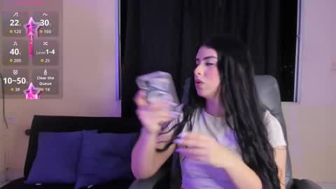 Snapshot of ari_peaches chatting on 12.15.25 Ari online show from 12.15.25