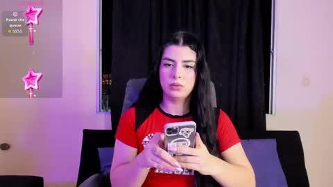 Snapshot of ari_peaches chatting on 12.17.25 Ari online show from 12.17.25