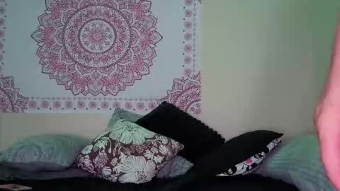 Snapshot of aria__marie chatting on 05.18.26 Aria Marie online show from 05.18.26