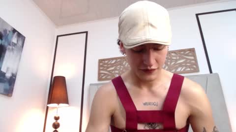 Snapshot of aria_and_orien chatting on 03.06.25 aria y orien online show from 03.06.25