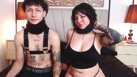 Snapshot of aria_and_orien chatting on 03.10.25 aria y orien online show from 03.10.25