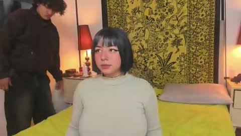 Snapshot of aria_and_orien chatting on 09.22.25 aria y orien online show from 09.22.25