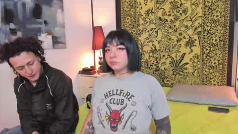 Snapshot of aria_and_orien chatting on 10.26.25 aria y orien online show from 10.26.25