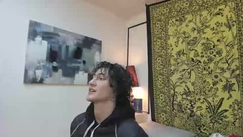 Snapshot of aria_and_orien chatting on 11.10.25 aria y orien online show from 11.10.25