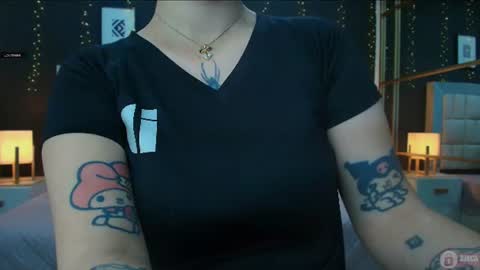 Snapshot of aria_bloomer chatting on 06.19.26 Ari online show from 06.19.26