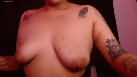 Snapshot of aria_dark994 chatting on 11.26.25 sammi online show from 11.26.25