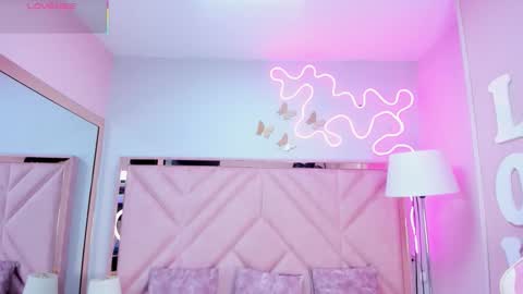 Aria Jones online show from 10.04.25