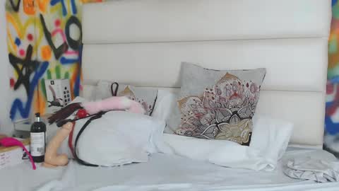 Snapshot of aria_martiin chatting on 02.08.25 aria online show from 02.08.25