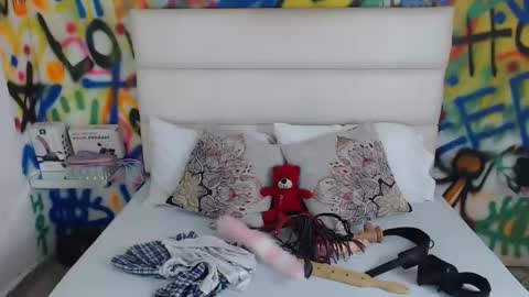 Snapshot of aria_martiin chatting on 02.22.25 aria online show from 02.22.25