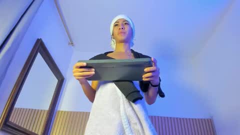 Aria Millers  online show from 12.17.25