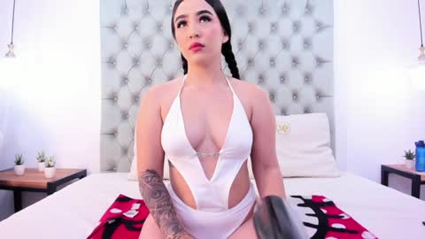 Snapshot of aria_paul chatting on 01.25.25 aria online show from 01.25.25