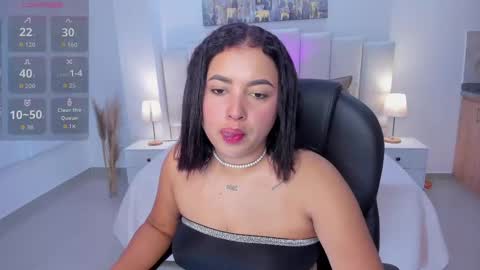 Snapshot of aria_vixen_ chatting on 09.29.25 Aria online show from 09.29.25
