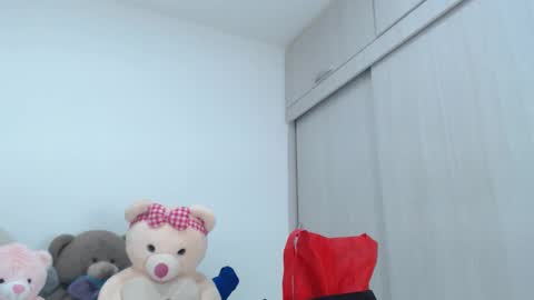 Snapshot of ariacoral chatting on 10.29.25 ariacoral online show from 10.29.25