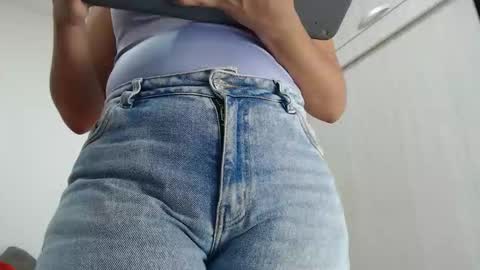 Snapshot of ariacoral chatting on 11.24.25 ariacoral online show from 11.24.25