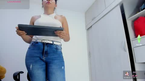 Snapshot of ariacoral chatting on 05.26.26 ariacoral online show from 05.26.26