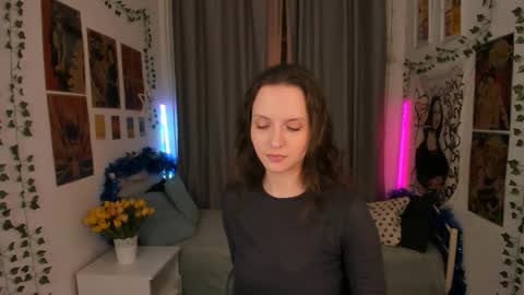 Snapshot of ariadna_s chatting on 12.21.25 Ariadna online show from 12.21.25