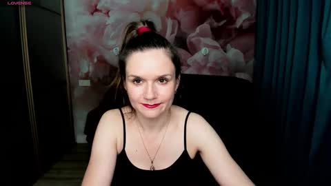 AriaGray online show from 11.25.25