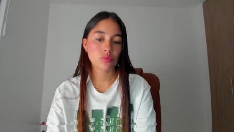 Snapshot of ariamontgomeryyy chatting on 10.27.25 Aria Montgomery online show from 10.27.25