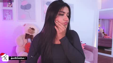 Snapshot of ariana_bae_ chatting on 12.24.24 online show from 12.24.24