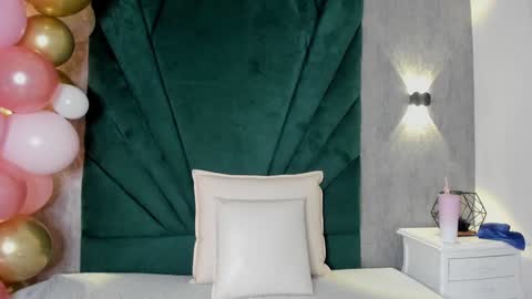 Snapshot of ariana_ceballos chatting on 12.30.24 ARIANA online show from 12.30.24