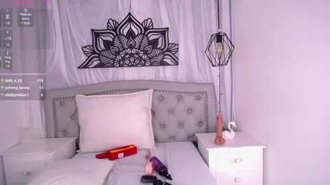 Snapshot of ariana_ceballos chatting on 02.15.25 ARIANA online show from 02.15.25