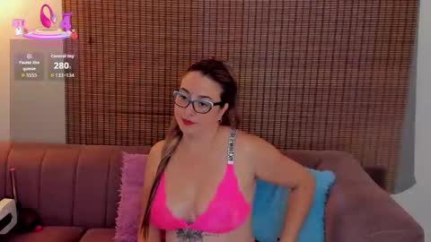 Snapshot of ariana_cross_ chatting on 11.04.25 Ariana Cruz online show from 11.04.25