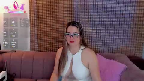 Snapshot of ariana_cross_ chatting on 11.26.25 Ariana Cruz online show from 11.26.25