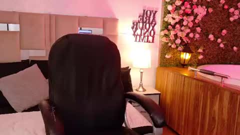 Snapshot of ariana_foxx__ chatting on 06.26.26 Ariana online show from 06.26.26