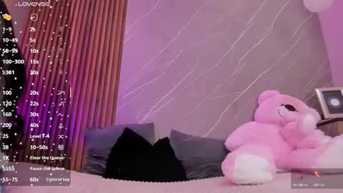 Snapshot of ariana_jhonson11 chatting on 12.21.25 Ariana online show from 12.21.25