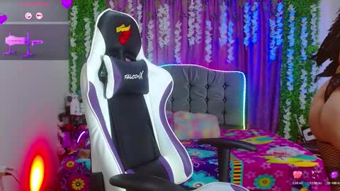 Snapshot of ariana_lopez22 chatting on 10.29.25 Ariana online show from 10.29.25