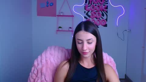 Snapshot of ariana_muur chatting on 10.25.25 Ariana online show from 10.25.25