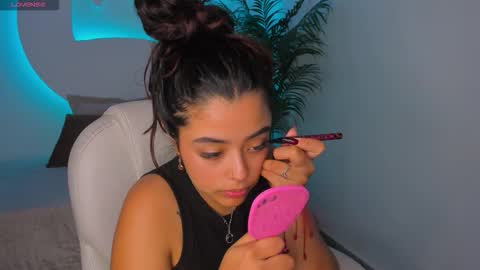 Snapshot of ariana_pierce chatting on 10.22.25 Ariana online show from 10.22.25