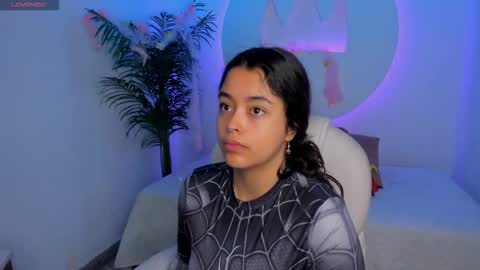 Snapshot of ariana_pierce chatting on 11.01.25 Ariana online show from 11.01.25