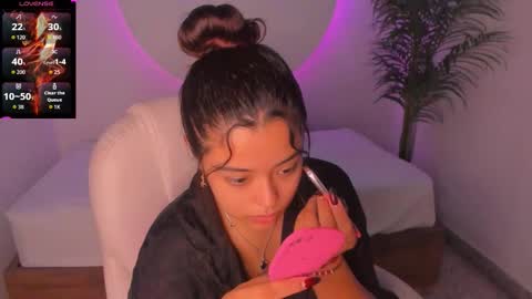 Snapshot of ariana_pierce chatting on 11.04.25 Ariana online show from 11.04.25