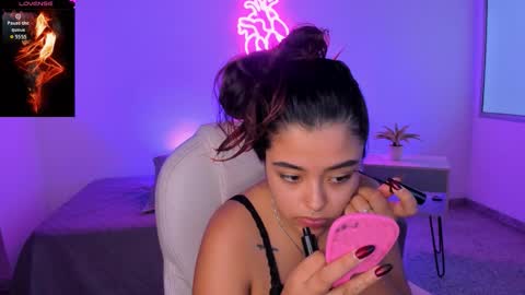 Snapshot of ariana_pierce chatting on 11.13.25 Ariana online show from 11.13.25