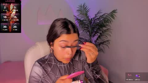 Snapshot of ariana_pierce chatting on 11.19.25 Ariana online show from 11.19.25