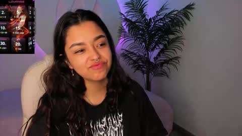 Snapshot of ariana_pierce chatting on 11.22.25 Ariana online show from 11.22.25