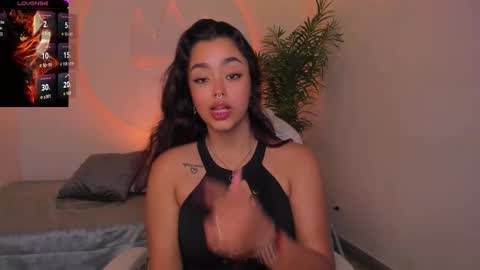 Snapshot of ariana_pierce chatting on 11.30.25 Ariana online show from 11.30.25