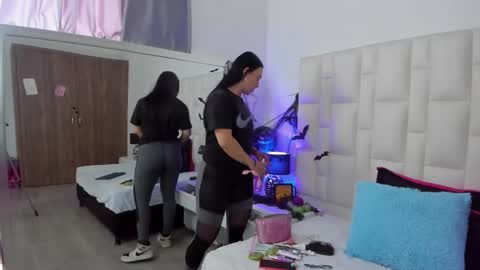  ariana  online show from 10.23.25