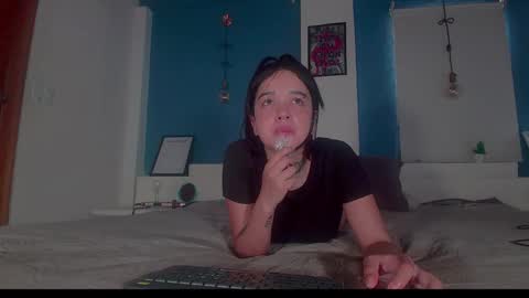 ariana_whitee online show from 11.17.25