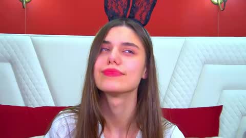 Snapshot of arianaallens chatting on 11.08.25 Ariana online show from 11.08.25