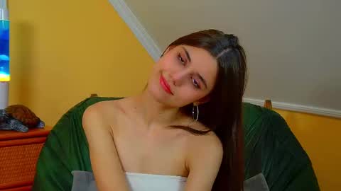 Snapshot of arianaallens chatting on 11.12.25 Ariana online show from 11.12.25