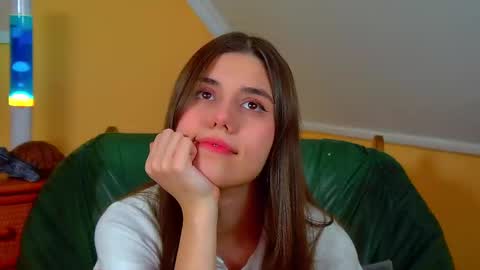 Snapshot of arianaallens chatting on 11.19.25 Ariana online show from 11.19.25