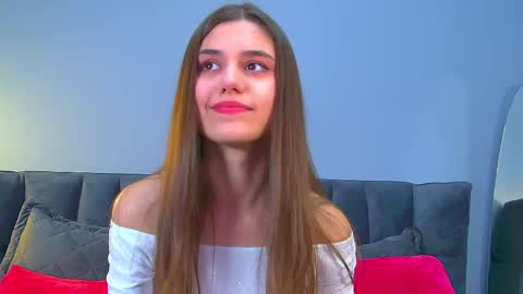 Snapshot of arianaallens chatting on 11.25.25 Ariana online show from 11.25.25