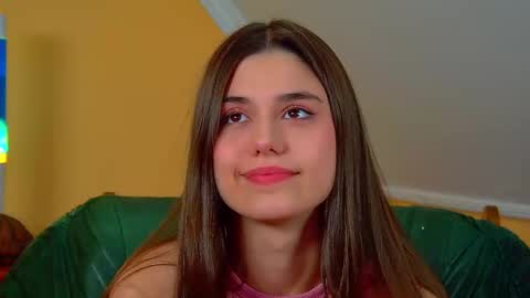 Snapshot of arianaallens chatting on 11.26.25 Ariana online show from 11.26.25