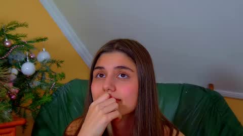 Snapshot of arianaallens chatting on 12.17.25 Ariana online show from 12.17.25